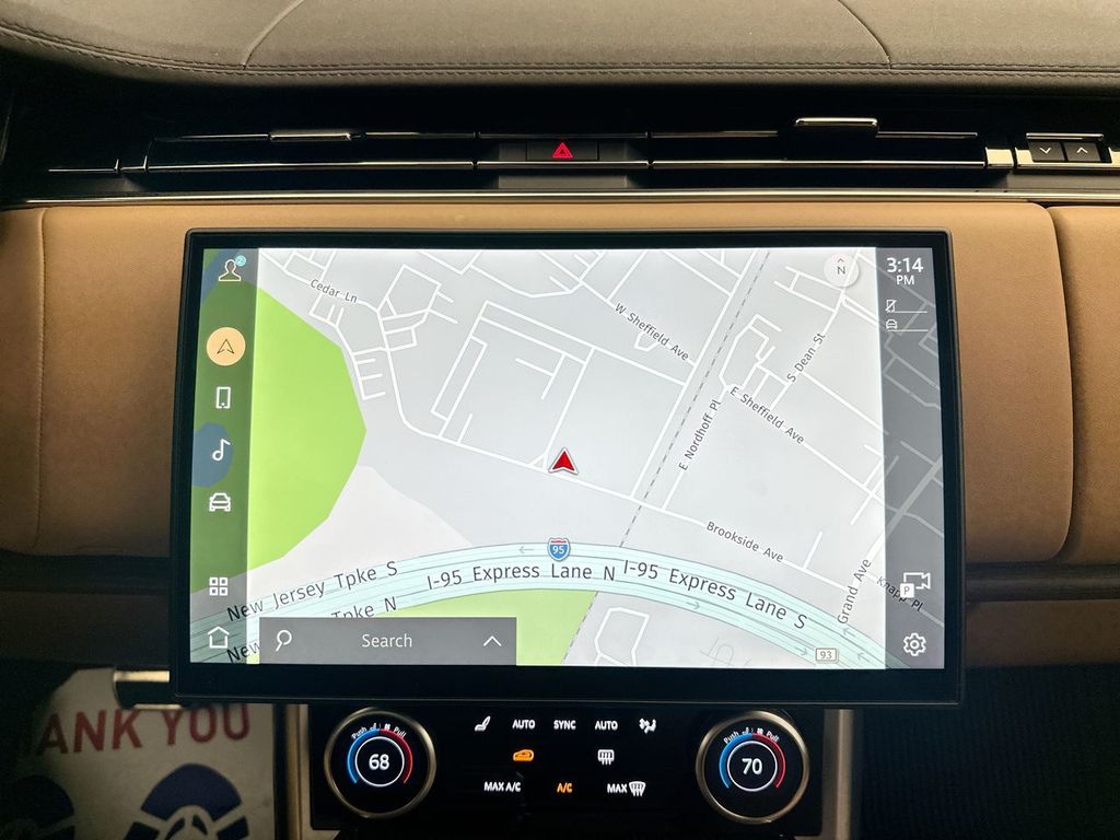 2023 Land Rover Range Rover SE 19