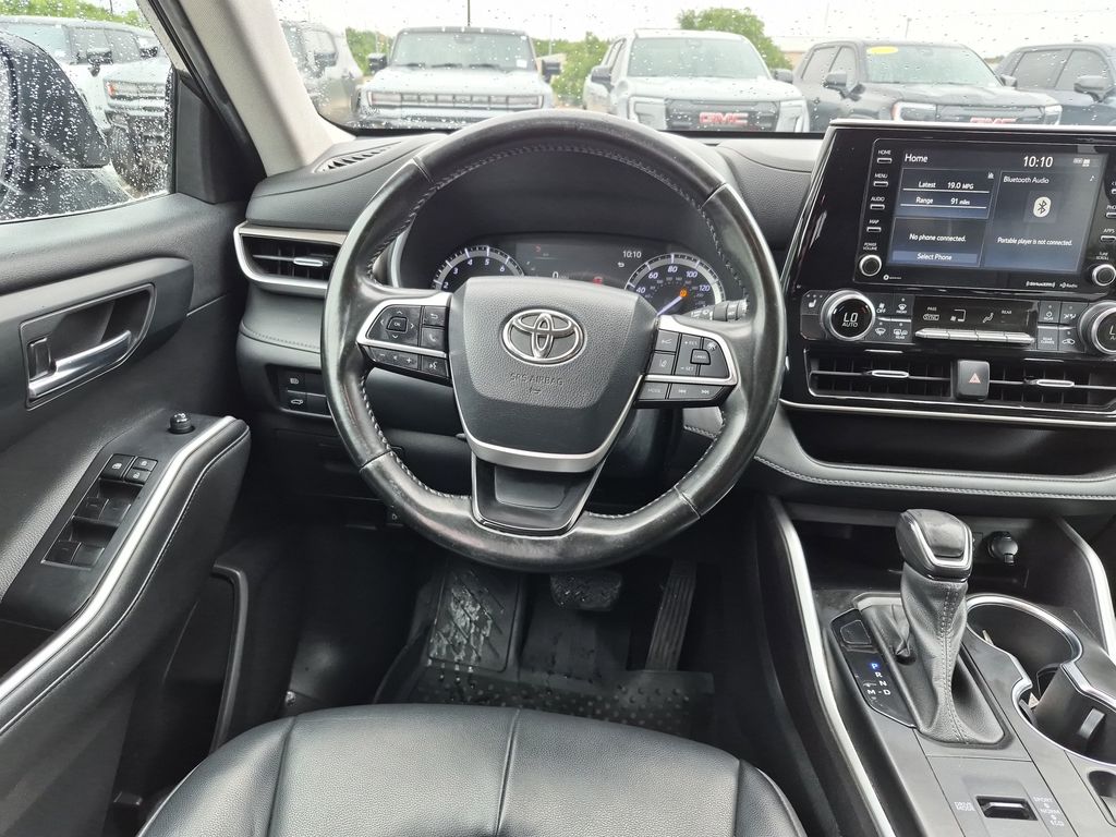 Used Car 2022 Toyota Highlander  Xle For Sale Under $30,000 In Austin, Texas