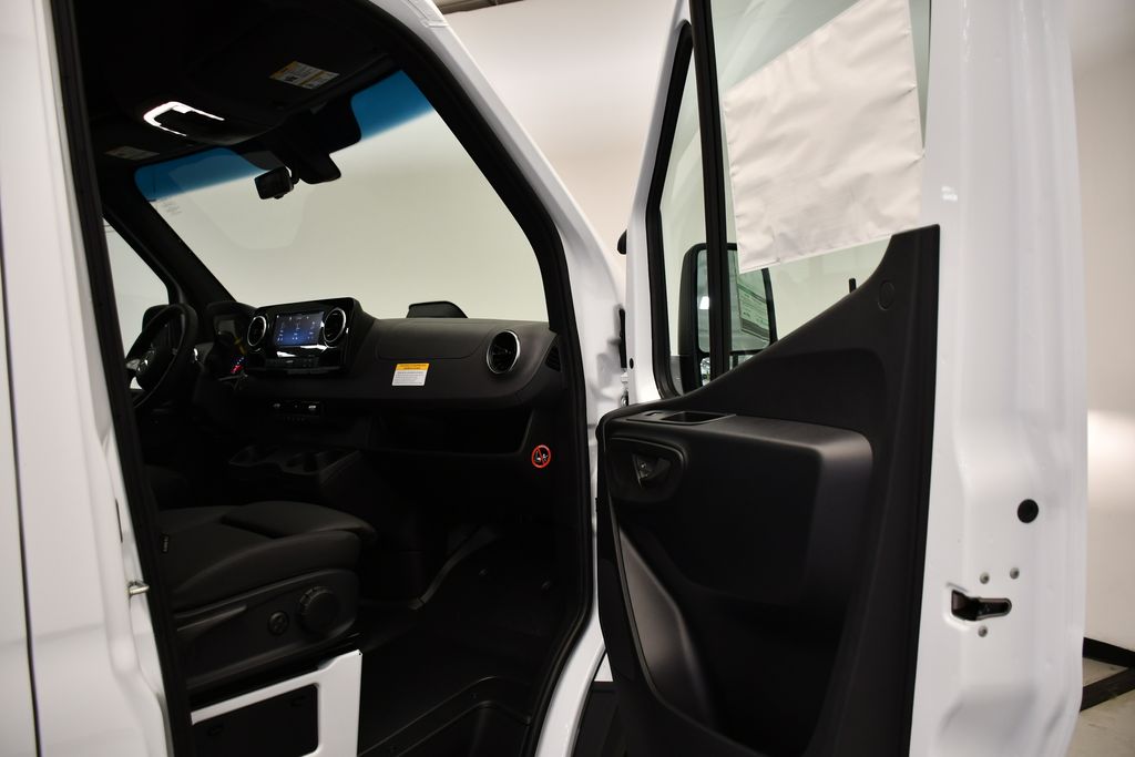 Thumbnail: 2025 Mercedes-Benz Sprinter - 30