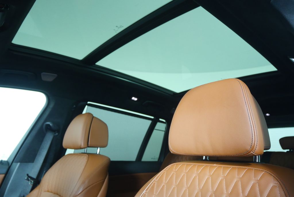 Thumbnail: 2024 BMW X7 - 11
