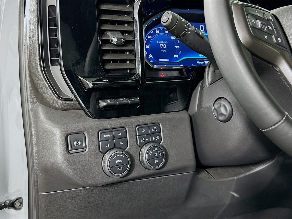 Thumbnail: 2025 Chevrolet Silverado 1500 - 10