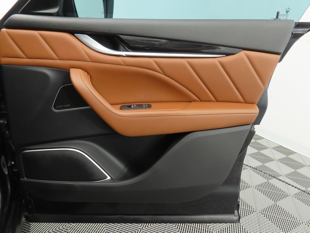 Thumbnail: 2022 Maserati Levante - 25