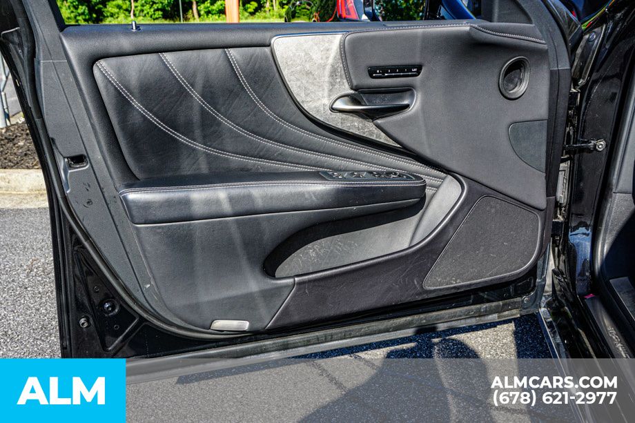 Used 2022 Black Lexus 500 Base image 51