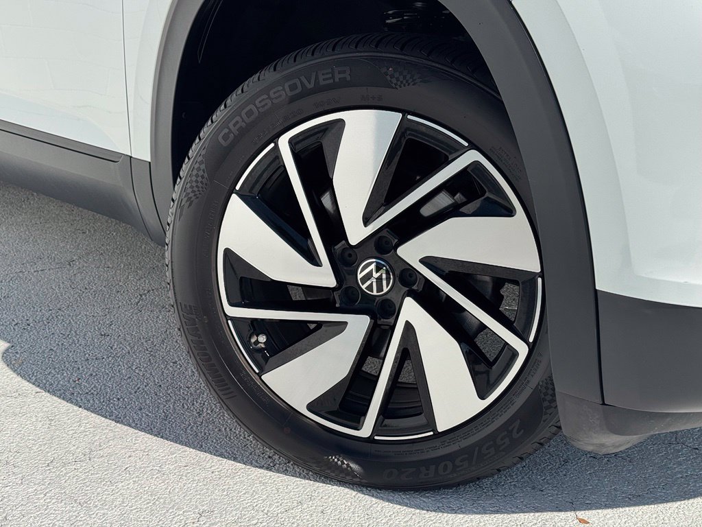 2025 Volkswagen Atlas 2.0T SE w/Technology Pure White - Jim Hudson Acura - Image 6
