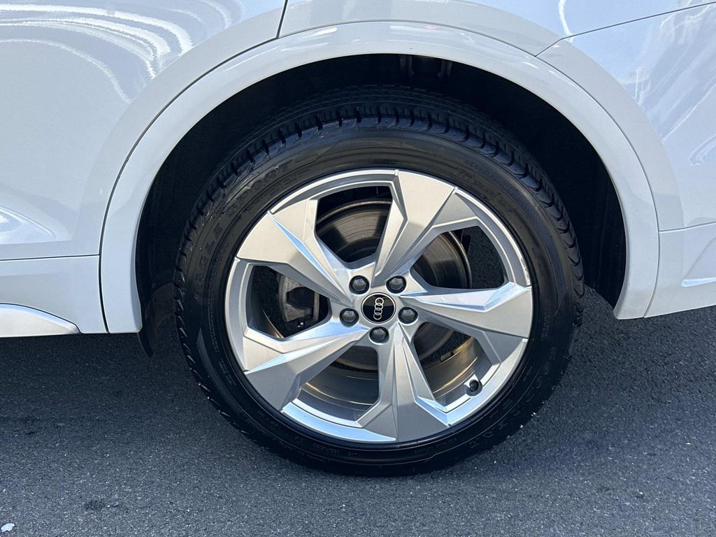 Thumbnail: 2021 Audi Q5 - 15