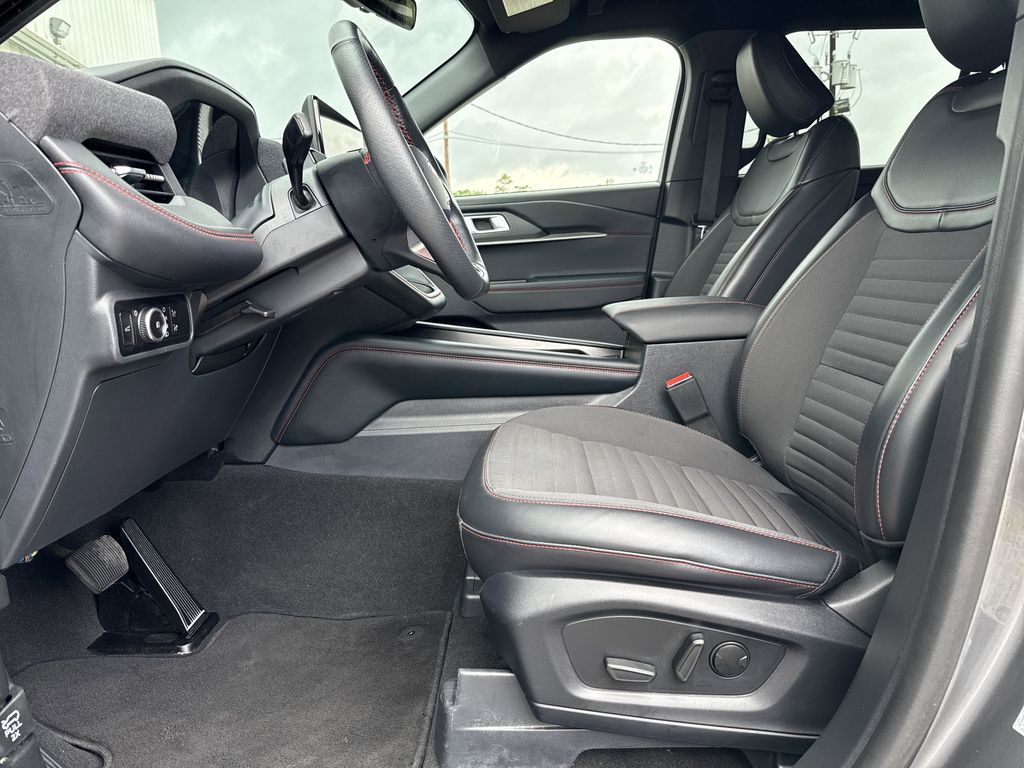 2025 Ford Explorer ST-Line - 11
