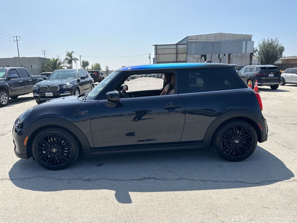 2022 MINI Cooper S Iconic 2