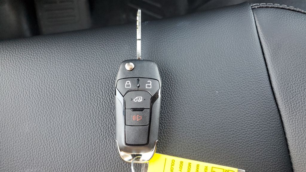 New 2025 White Ford Base image 38