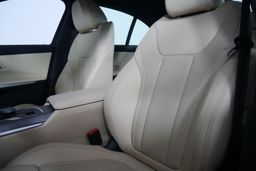 2025 BMW 3 Series 330i 10