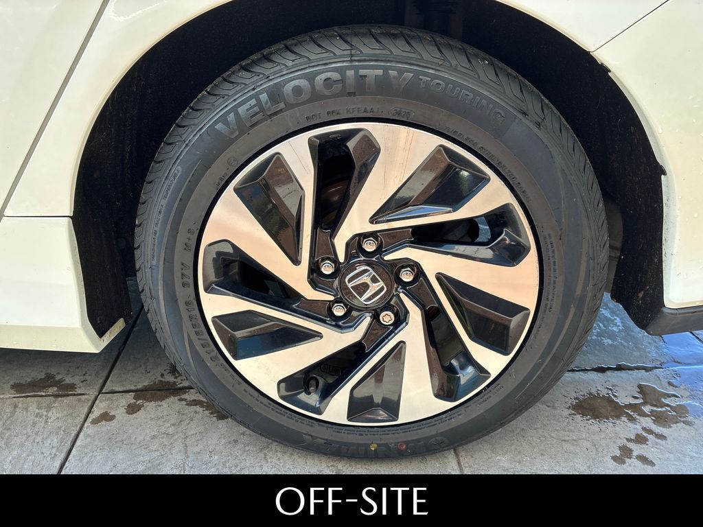 Used 2017 White Honda LX image 10