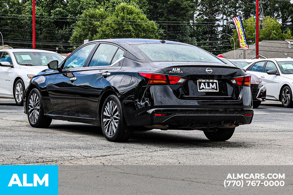 Used 2025 Black Nissan 2.5 SV image 7