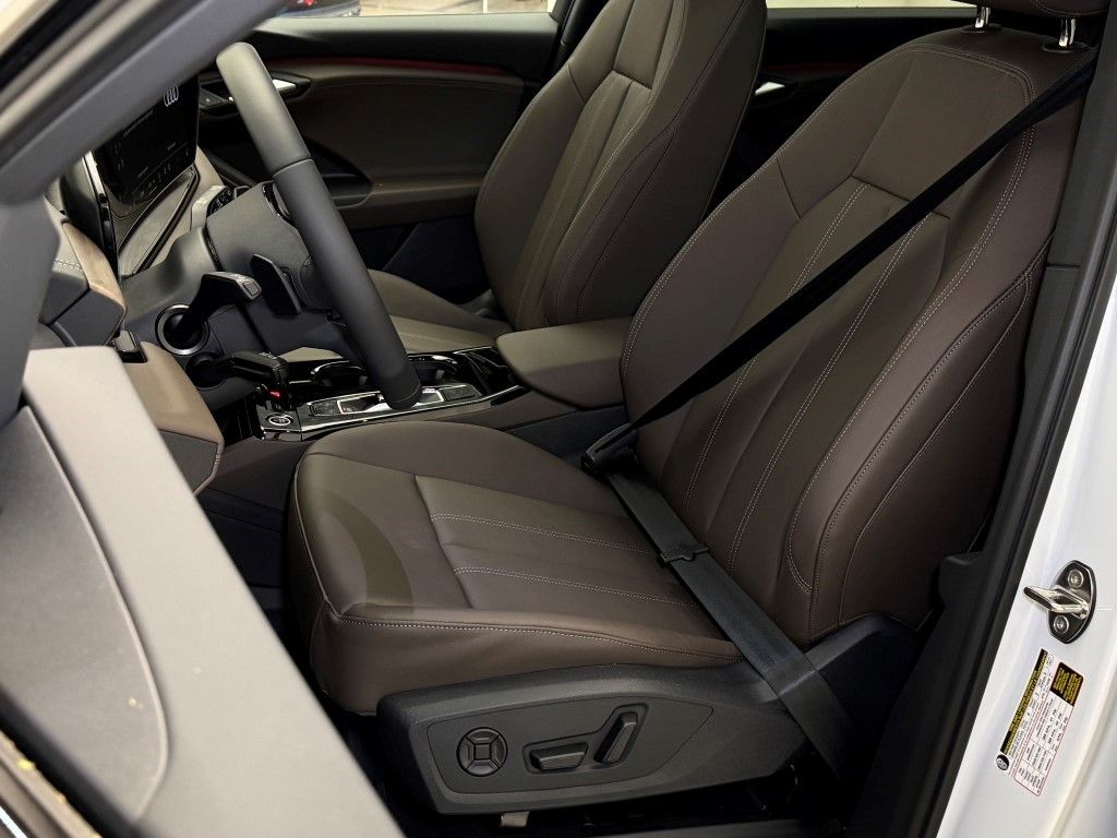 2025 Audi e-tron Premium 27