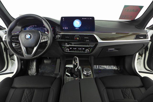 2022 BMW 5 Series 530i 25