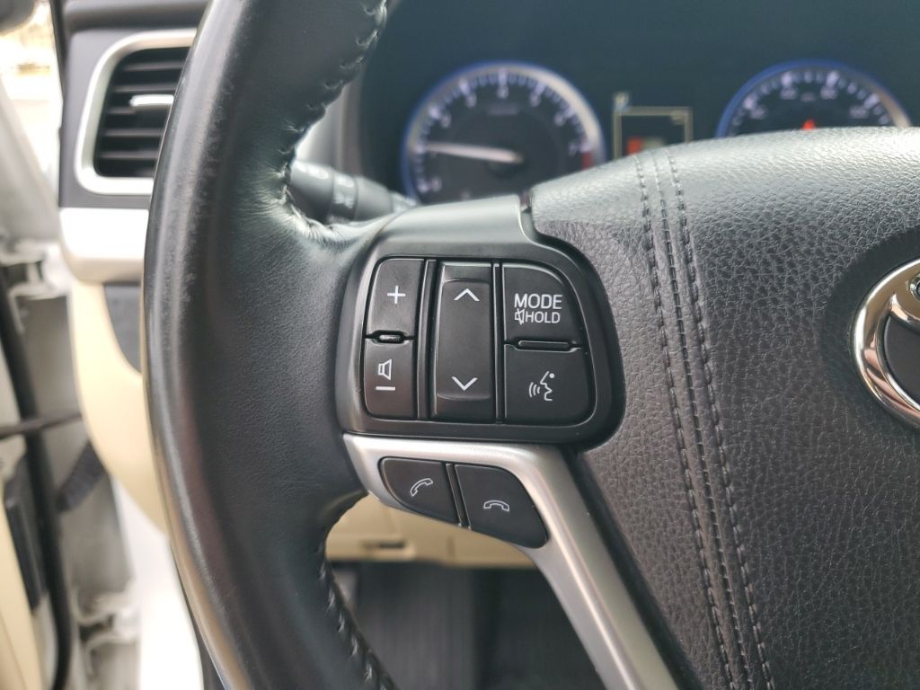 Used Car 2017 Toyota Highlander  Limited For Sale Under $25,000 In Austin, Texas