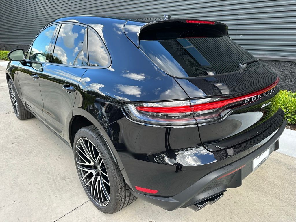 Thumbnail: 2026 Porsche Macan - 3
