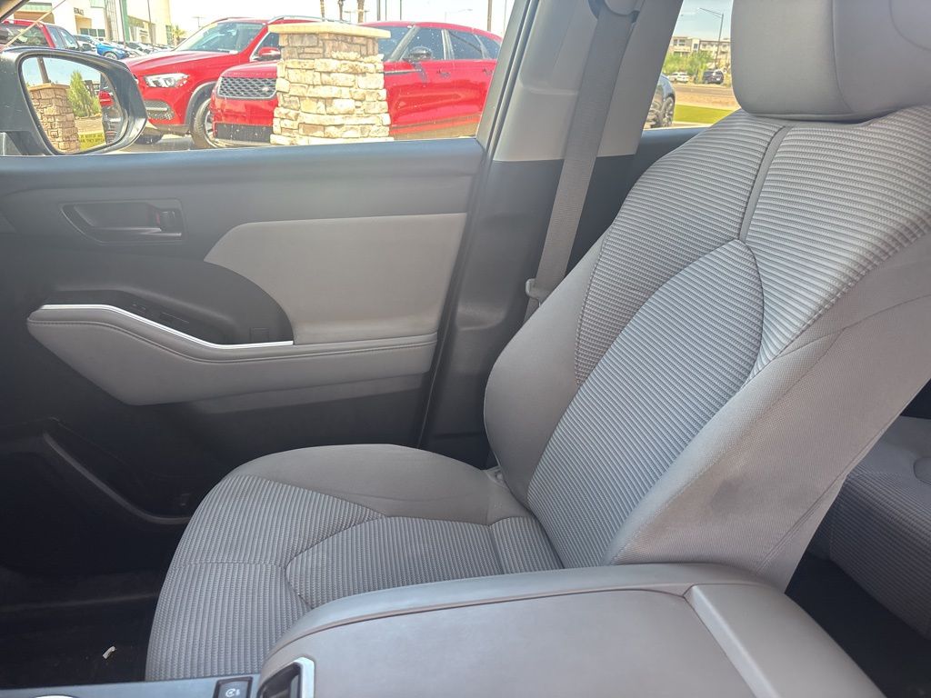 Thumbnail: 2022 Toyota Highlander - 5