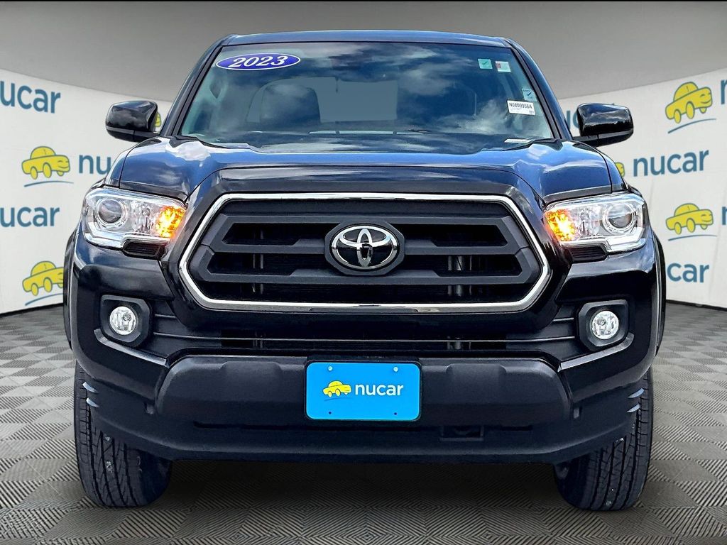 2023 Toyota Tacoma — photo 2