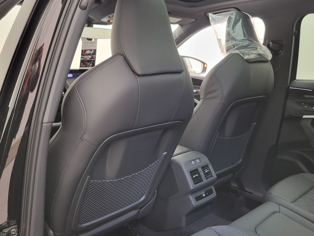 Thumbnail: 2026 Audi SQ5 - 22