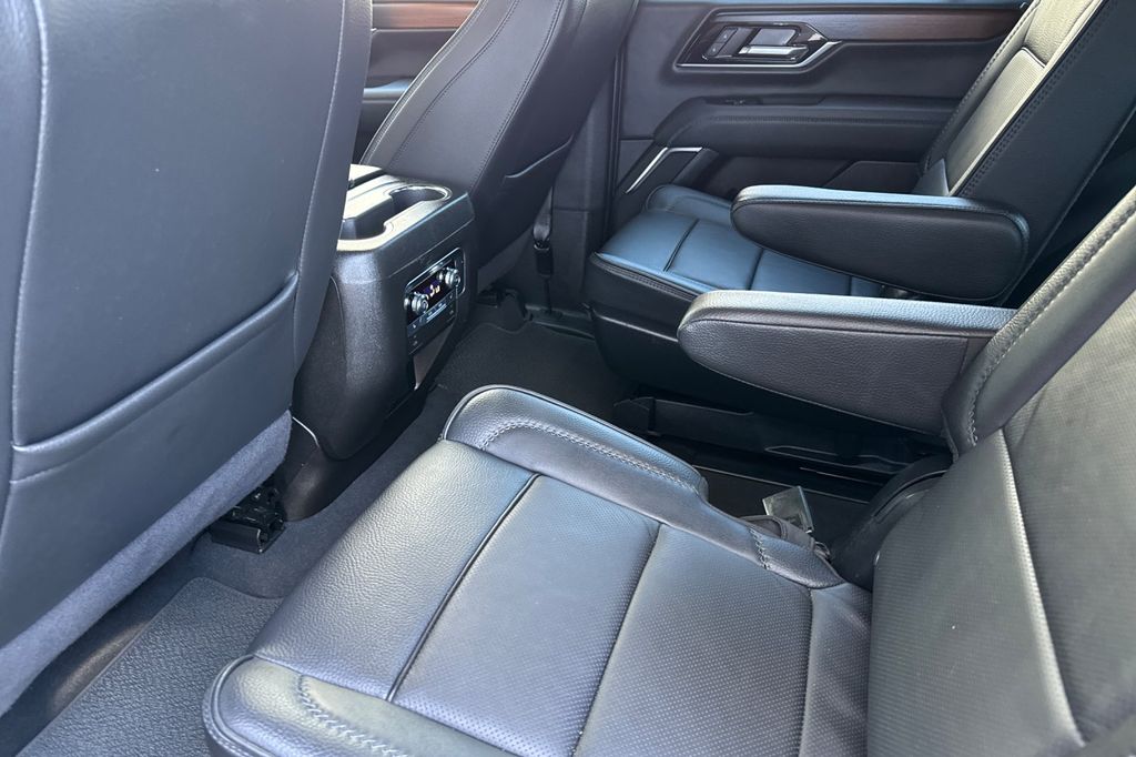 used 2025 GMC Yukon car, priced at $71,984