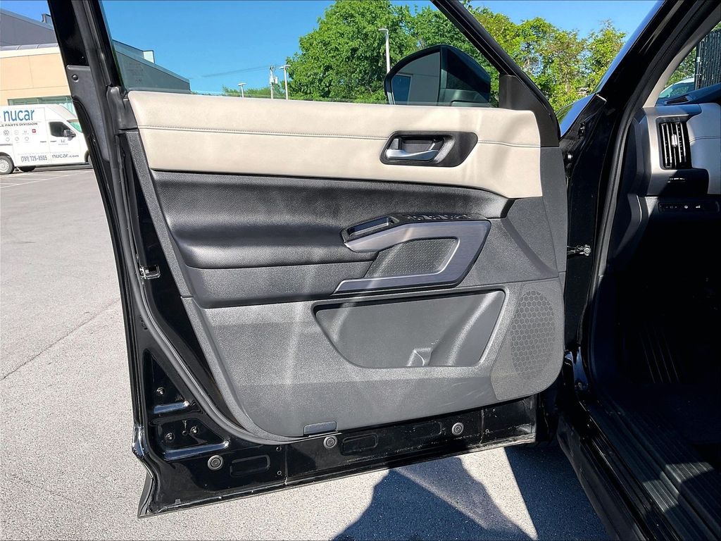 2023 Nissan Pathfinder — photo 9