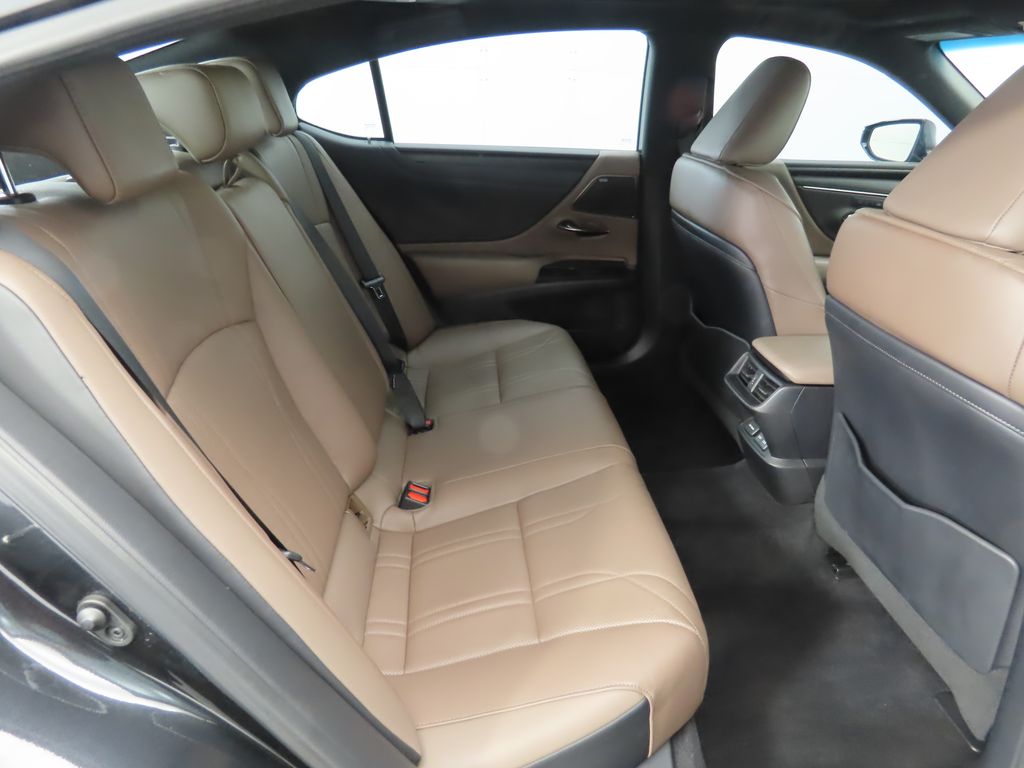 2022 Lexus ES 350 Luxury 23