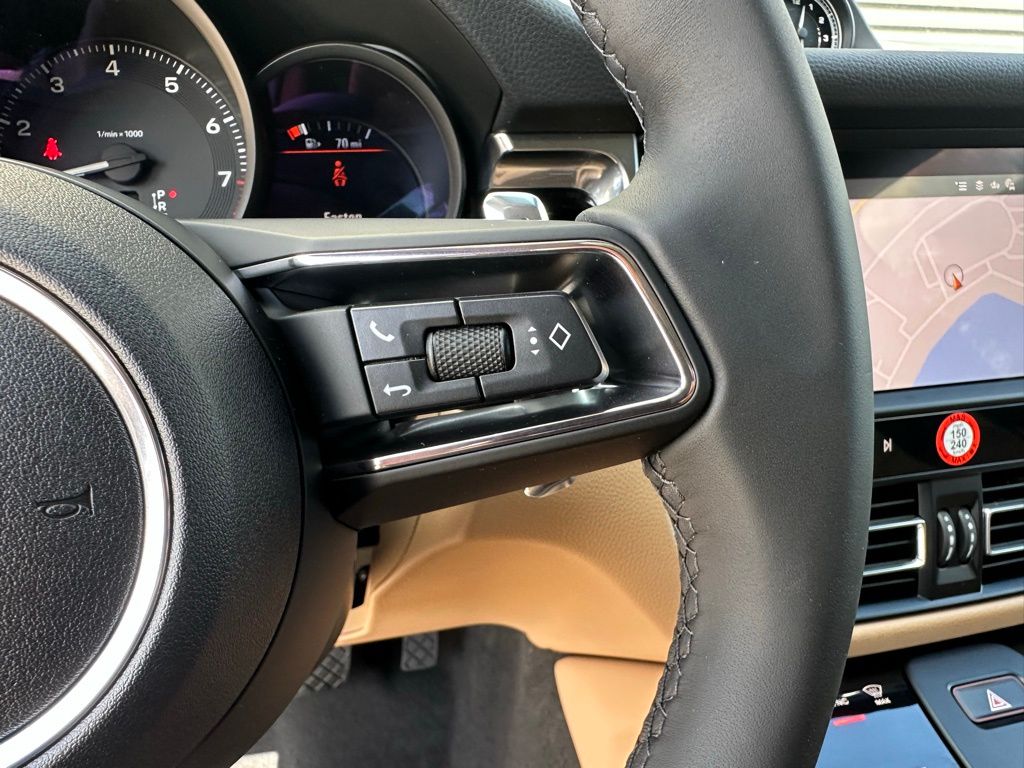 2025 Porsche Macan  17