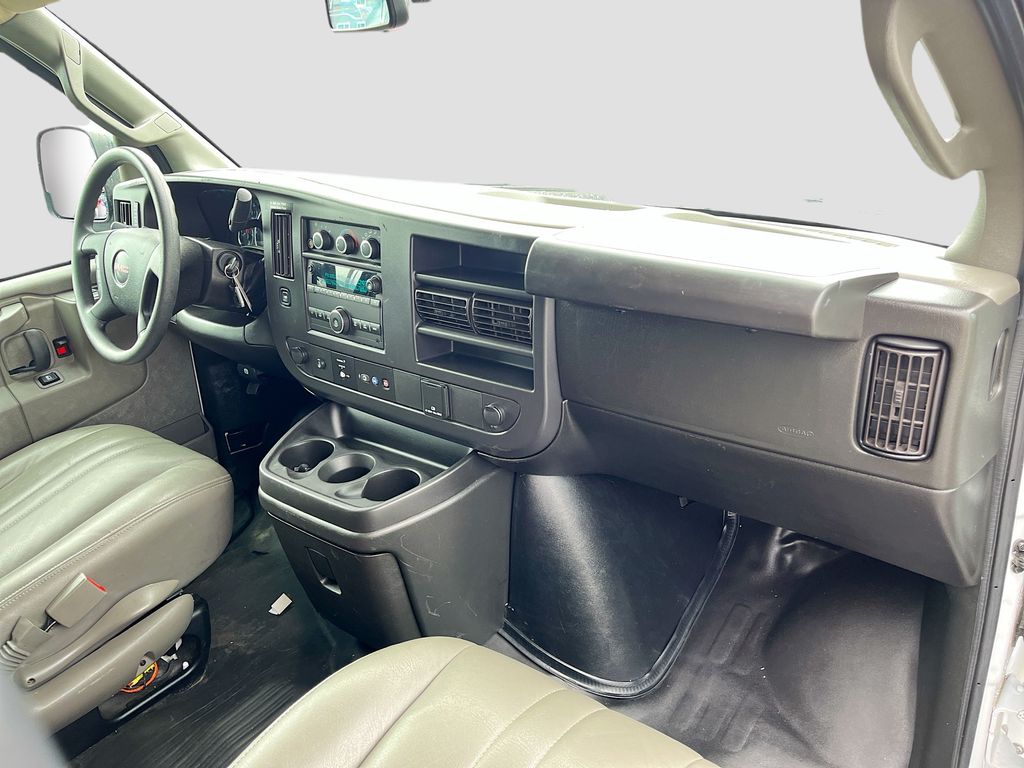 2024 GMC Savana Cargo Work Van - Photo 24