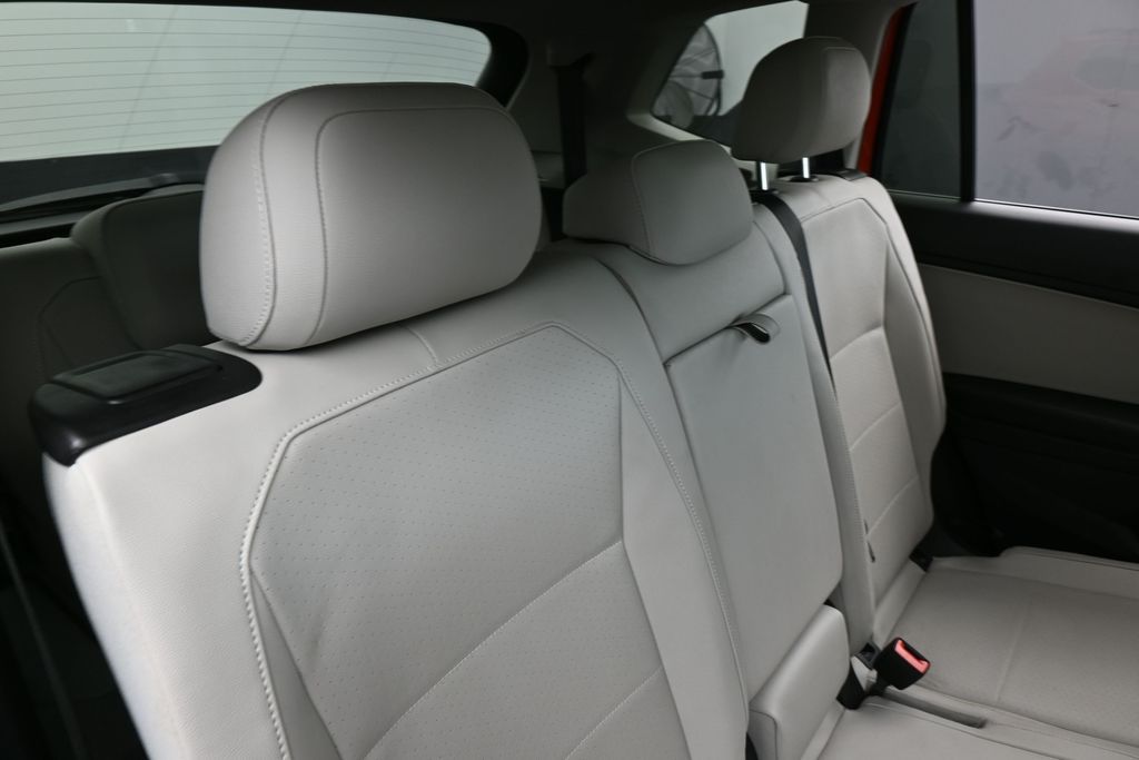 Used 2019 Orange Metallic Volkswagen 2.0T SE image 37