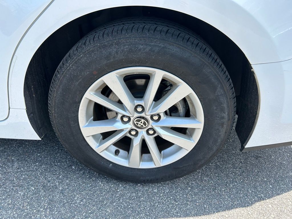 Thumbnail: 2025 Toyota Camry - 9