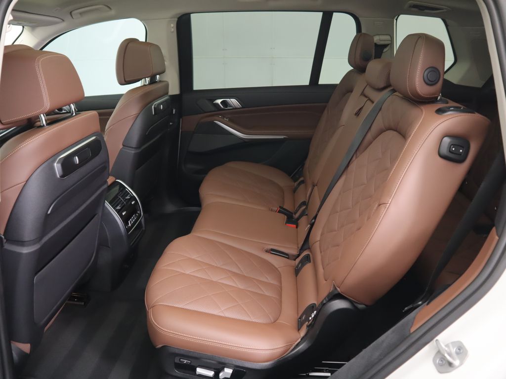Thumbnail: 2023 BMW X7 - 22