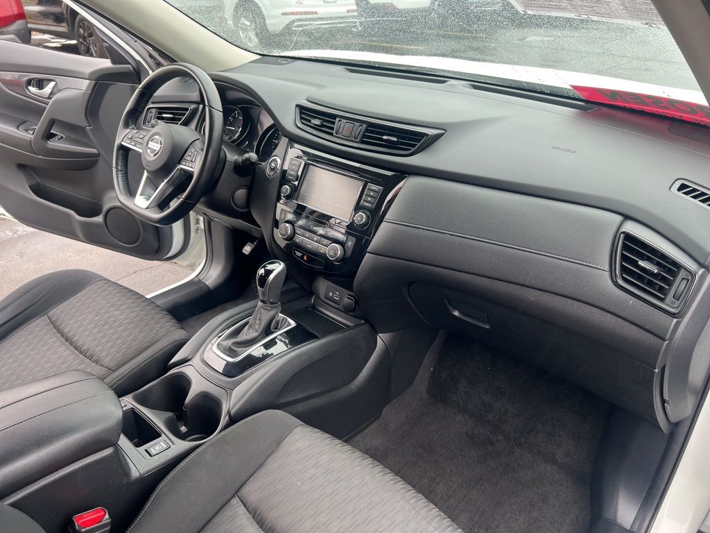 2020 Nissan Rogue SV photo