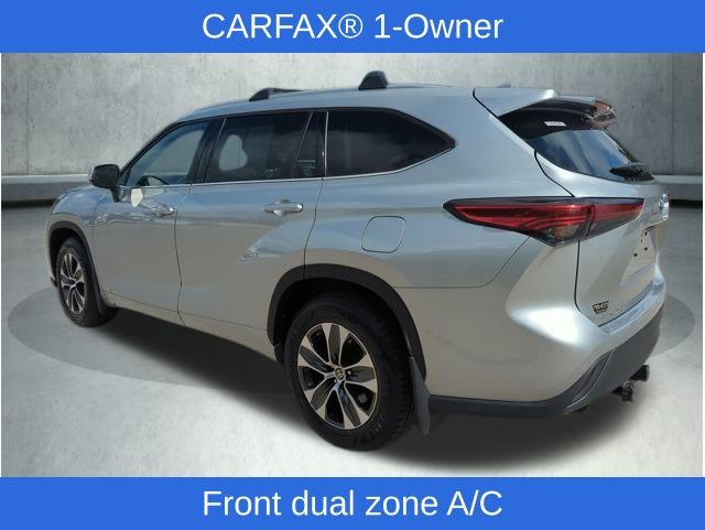 2022 Toyota Highlander Hybrid XLE photo 2