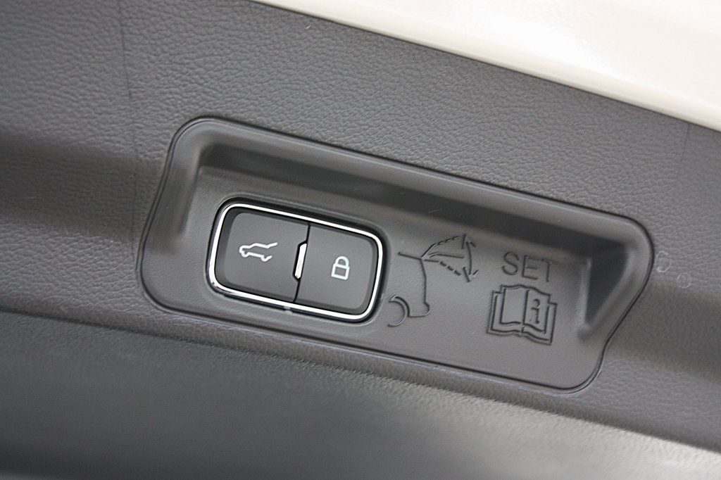 2026 Ford Explorer ST - Photo 9