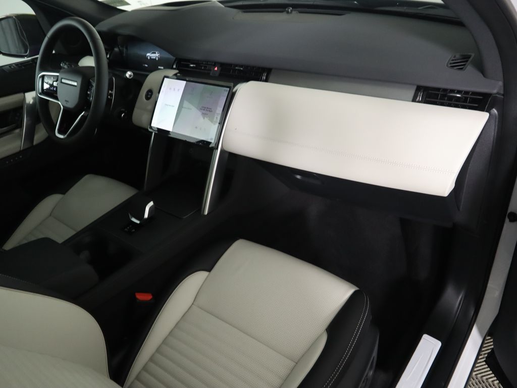 Thumbnail: 2025 Land Rover Discovery Sport - 19