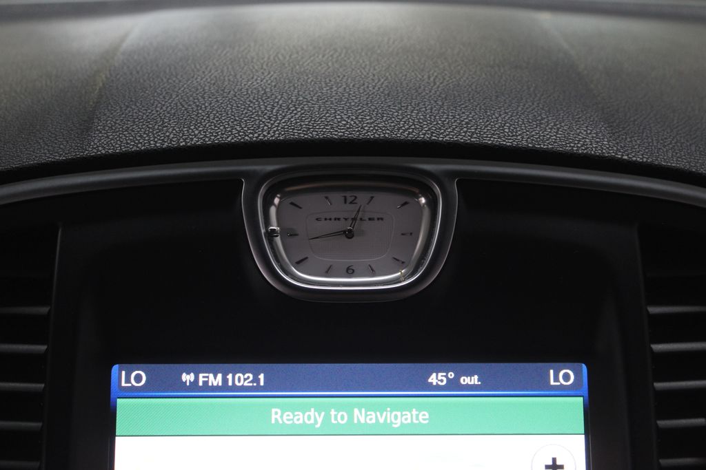 Thumbnail: 2013 Chrysler 300 - 17