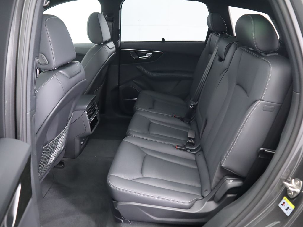 2025 Audi Q7  23