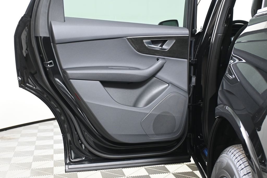 Thumbnail: 2025 Audi Q7 - 29