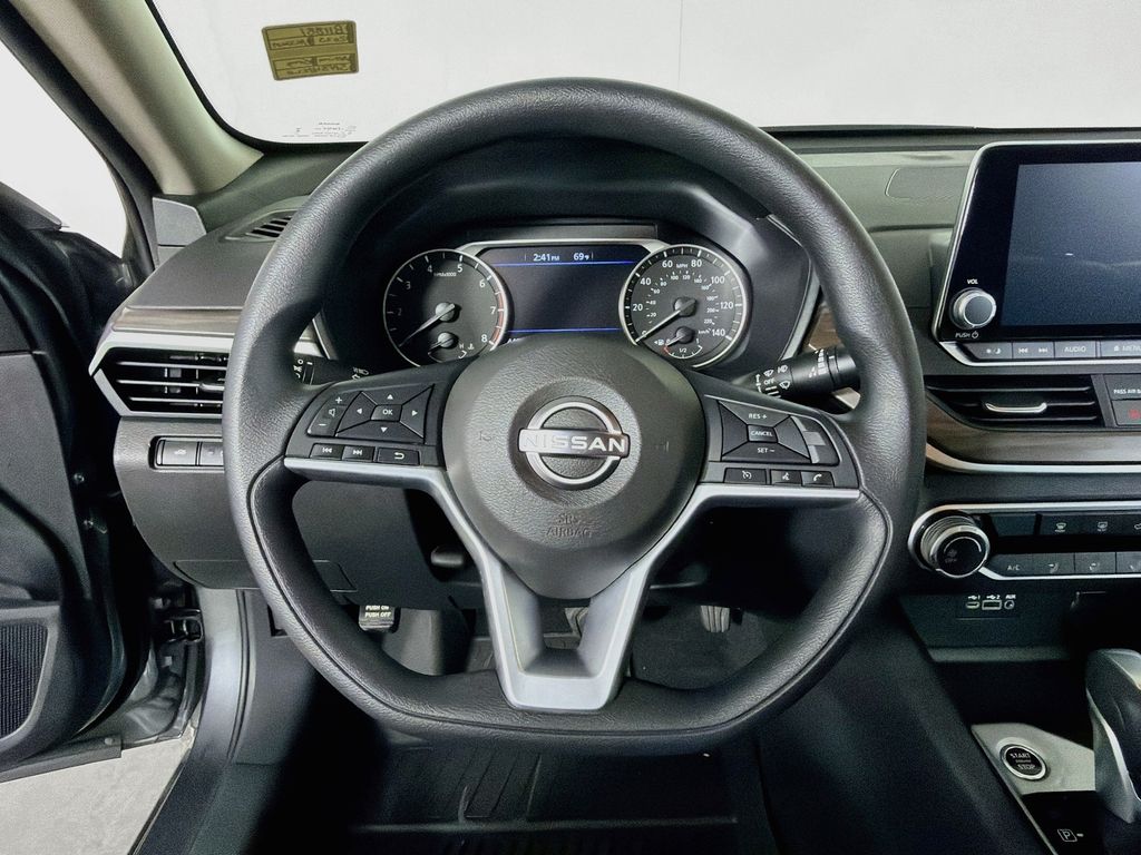 Used 2025 Nissan Altima Sedan