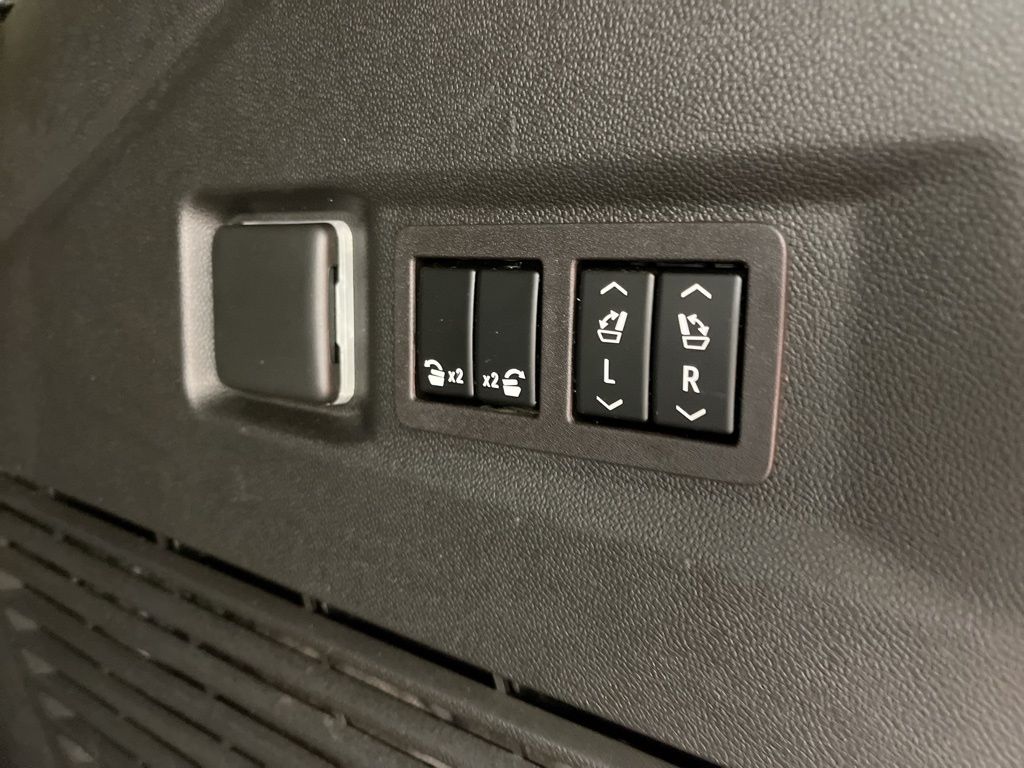 Thumbnail: 2023 Chevrolet Tahoe - 13