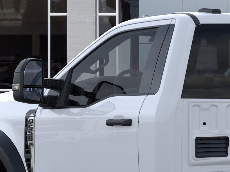 2026 Oxford White Ford Super Duty F-550 DRW XL RWD Chassis
