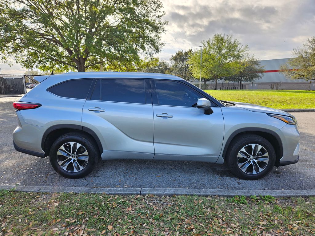 2022 Toyota Highlander XLE 6