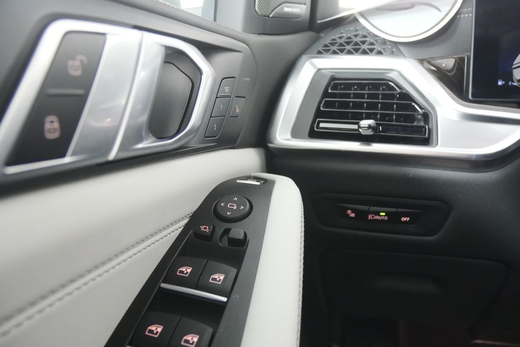 Thumbnail: 2026 BMW X5 - 21