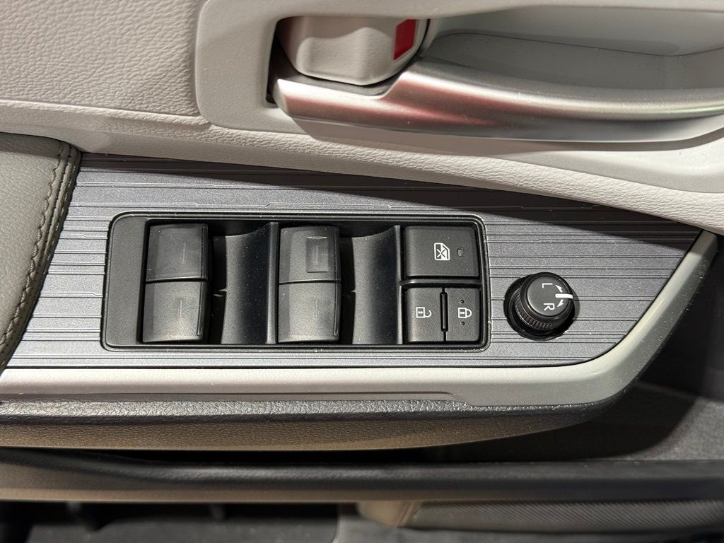 Thumbnail: 2025 Toyota Sienna - 16