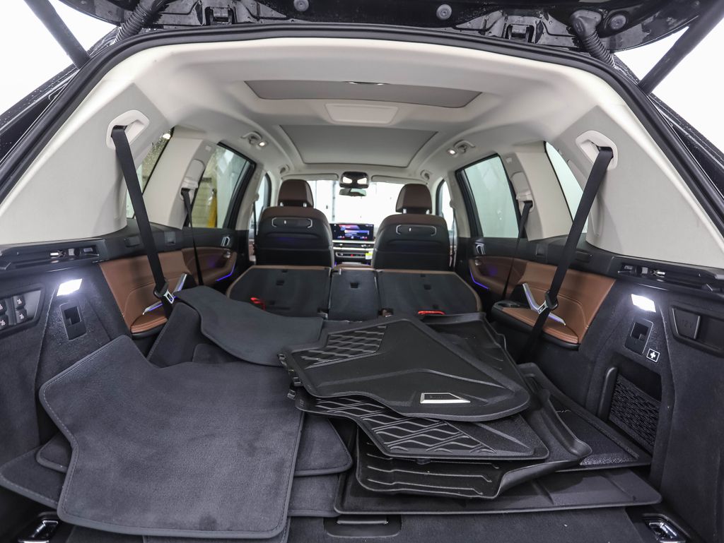 Thumbnail: 2023 BMW X7 - 26
