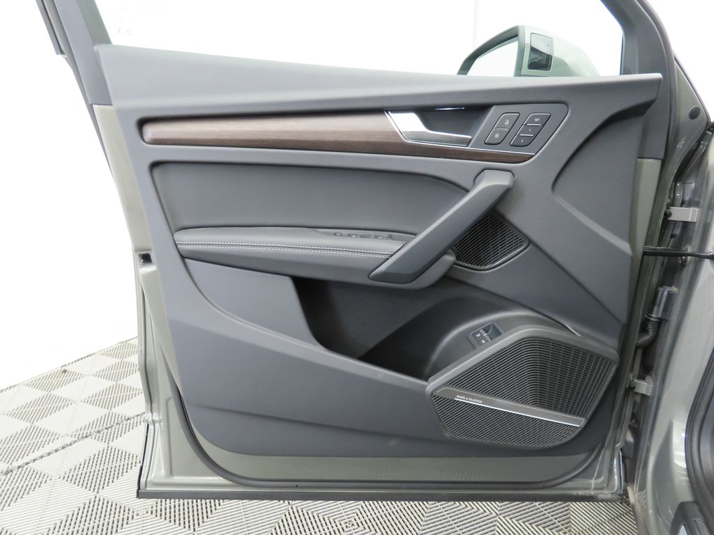 2025 Audi Q5  26