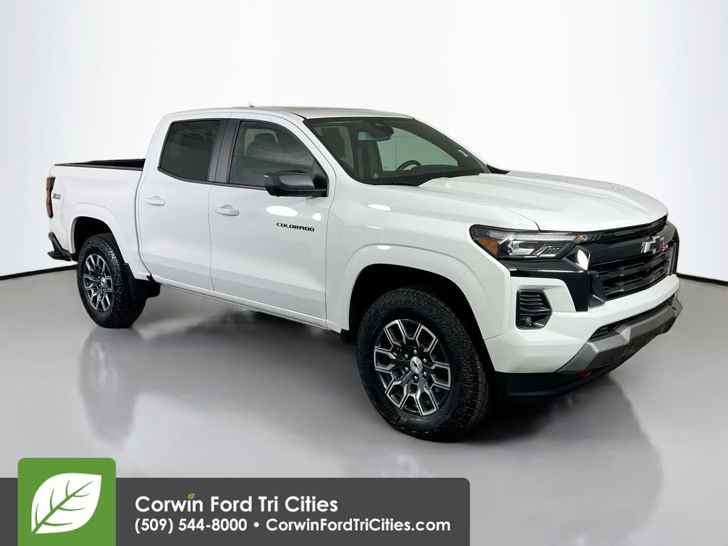 Summit White 2025 Chevrolet Colorado Pickup Truck Four-Wheel Drive 8-Speed Automatic