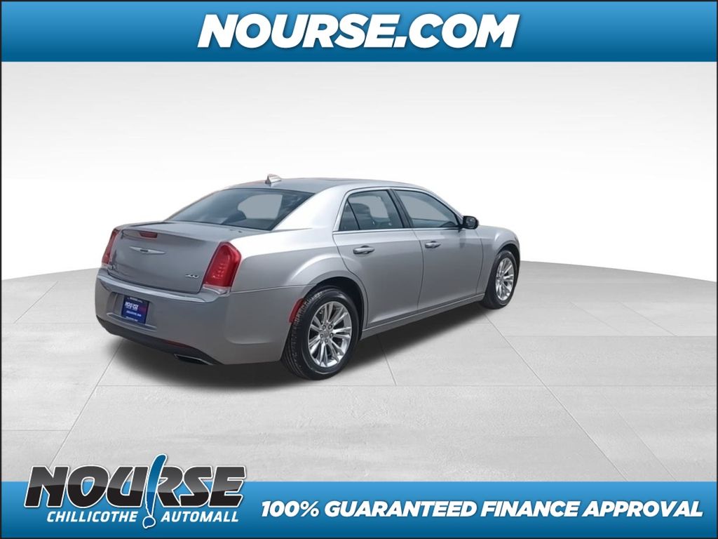 2017 Chrysler 300 Limited photo