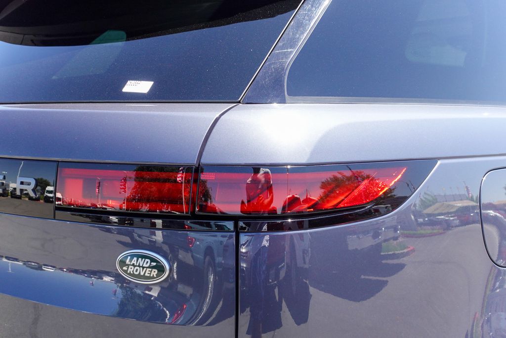 Used 2023 Blue Land Rover SE image 7