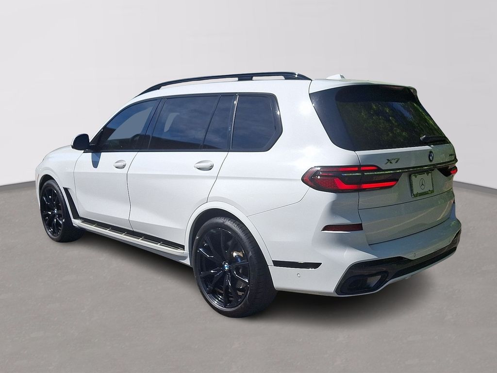 2023 BMW X7 xDrive40i 5