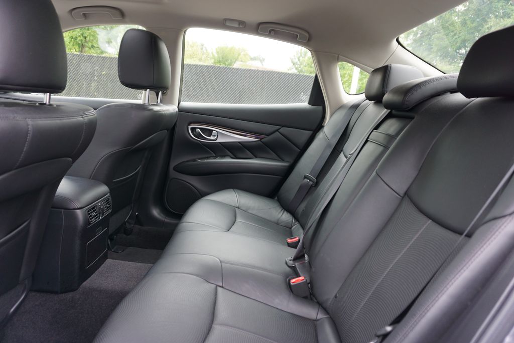 Thumbnail: 2015 INFINITI Q70 - 12